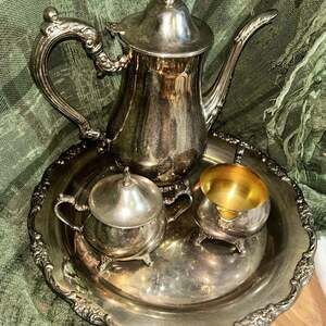 Vintage Oneida Baronet 4 piece   Silverplated Coffee Set with original box